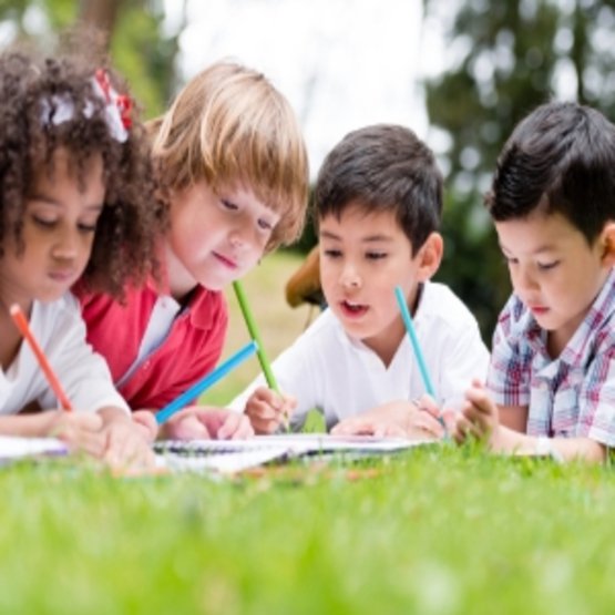 CRECHE - CUIDAR, EDUCAR E BRINCAR EM UMA ÚNICA AÇÃO